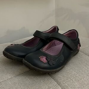SOLD Kio Trend velcro mary janes size 12T